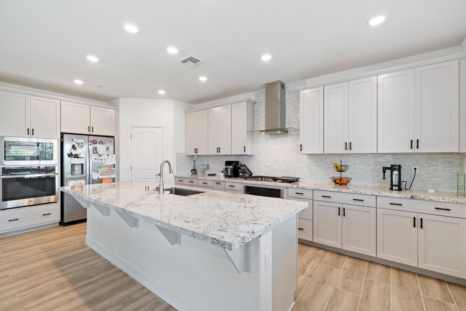 Detail Gallery Image 6 of 48 For 9942 Summerton Cir, Elk Grove,  CA 95624 - 4 Beds | 3/1 Baths
