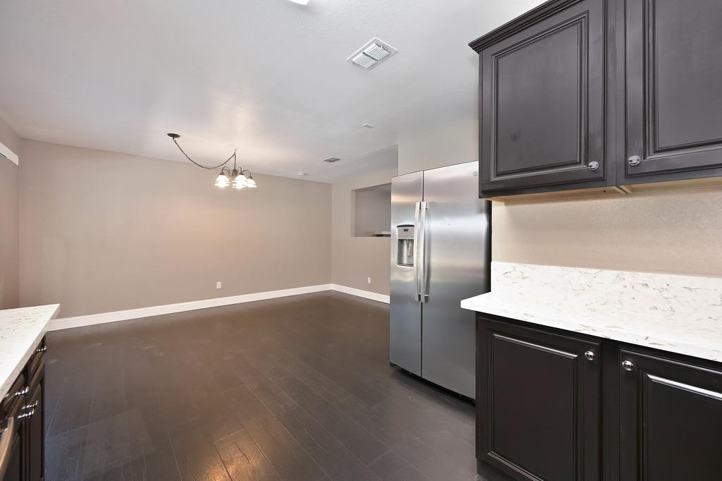 Detail Gallery Image 9 of 30 For 5801 Pecan Ave, Orangevale,  CA 95662 - 4 Beds | 2/1 Baths