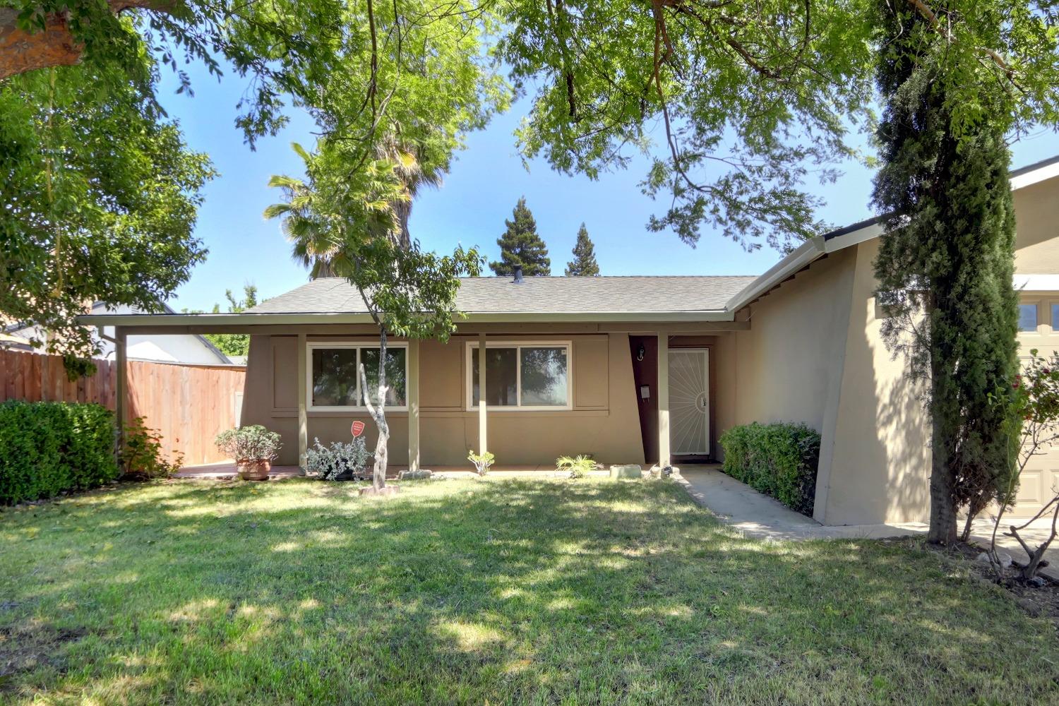Detail Gallery Image 3 of 41 For 7915 Center Pkwy, Sacramento,  CA 95823 - 3 Beds | 1/1 Baths