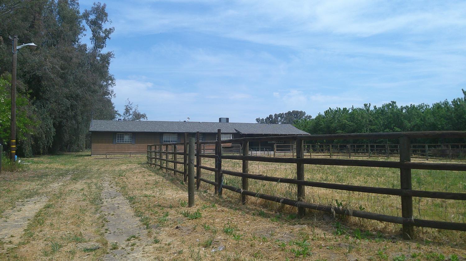 Detail Gallery Image 2 of 34 For 23634 August Ave, Hilmar,  CA 95324 - 4 Beds | 2/1 Baths