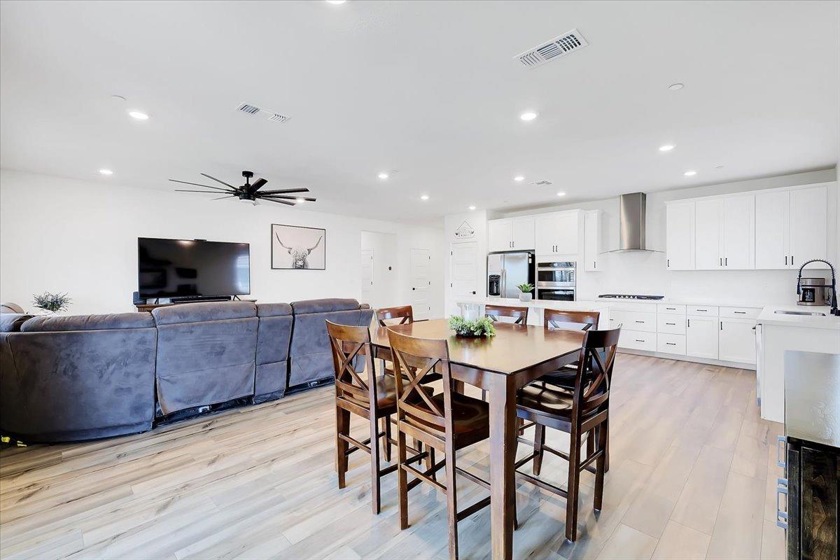 Detail Gallery Image 15 of 63 For 1465 Minories Dr, Plumas Lake,  CA 95961 - 3 Beds | 2 Baths