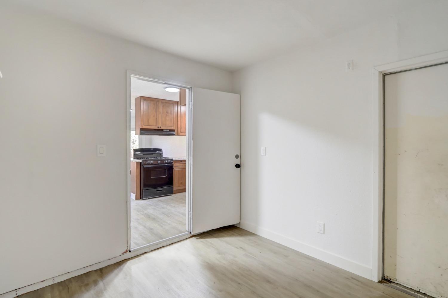 Detail Gallery Image 32 of 41 For 7915 Center Pkwy, Sacramento,  CA 95823 - 3 Beds | 1/1 Baths