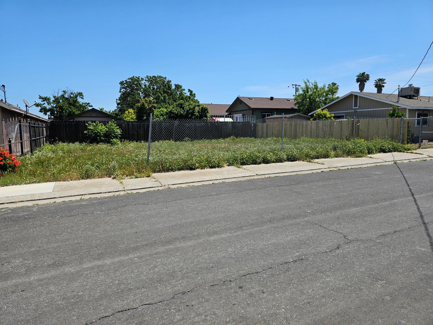 Detail Gallery Image 3 of 3 For 2340 S Harrison St, Stockton,  CA 95206 - – Beds | – Baths