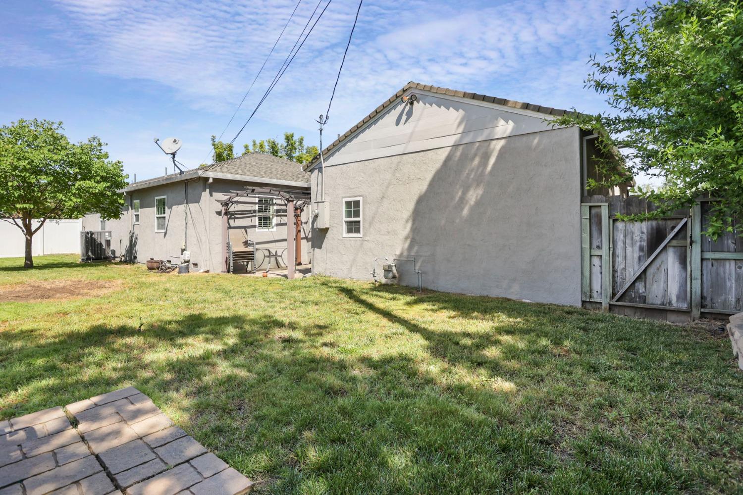 Detail Gallery Image 36 of 41 For 1120 W Oak St, Lodi,  CA 95240 - 3 Beds | 2 Baths