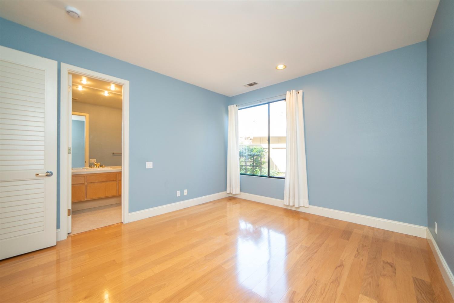 Detail Gallery Image 28 of 94 For 11457 Huntington Village Ln, Gold River,  CA 95670 - 4 Beds | 4/2 Baths