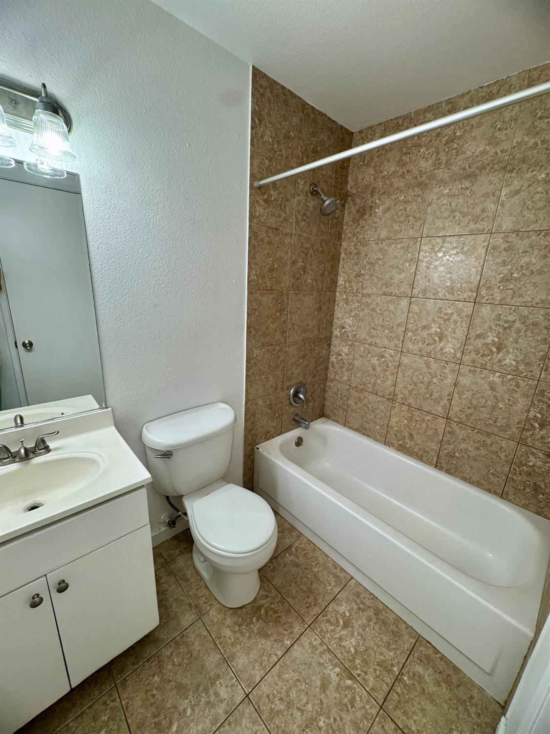 Detail Gallery Image 14 of 53 For 4742 Greenholme Dr #3,  Sacramento,  CA 95842 - 2 Beds | 1 Baths