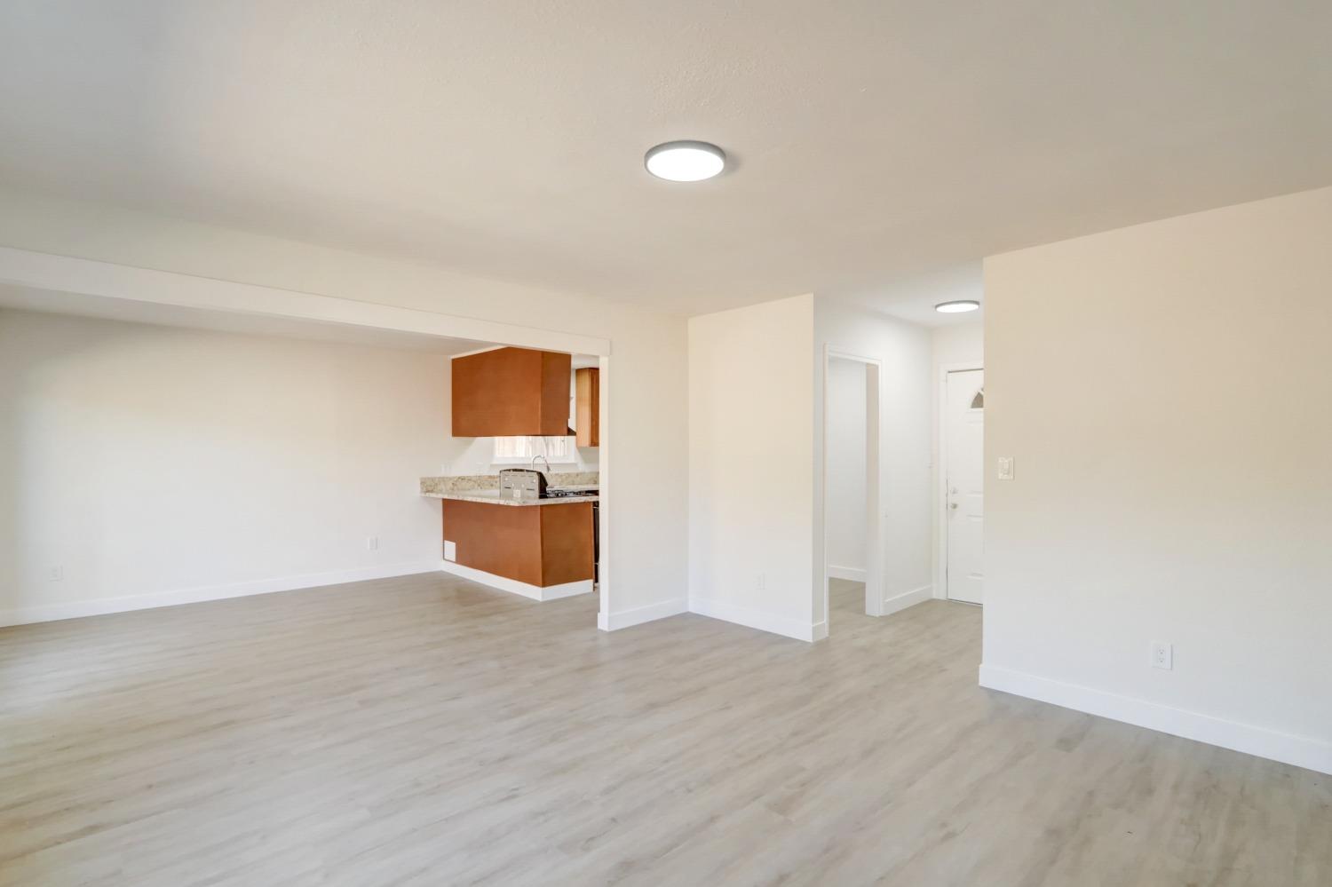 Detail Gallery Image 12 of 41 For 7915 Center Pkwy, Sacramento,  CA 95823 - 3 Beds | 1/1 Baths