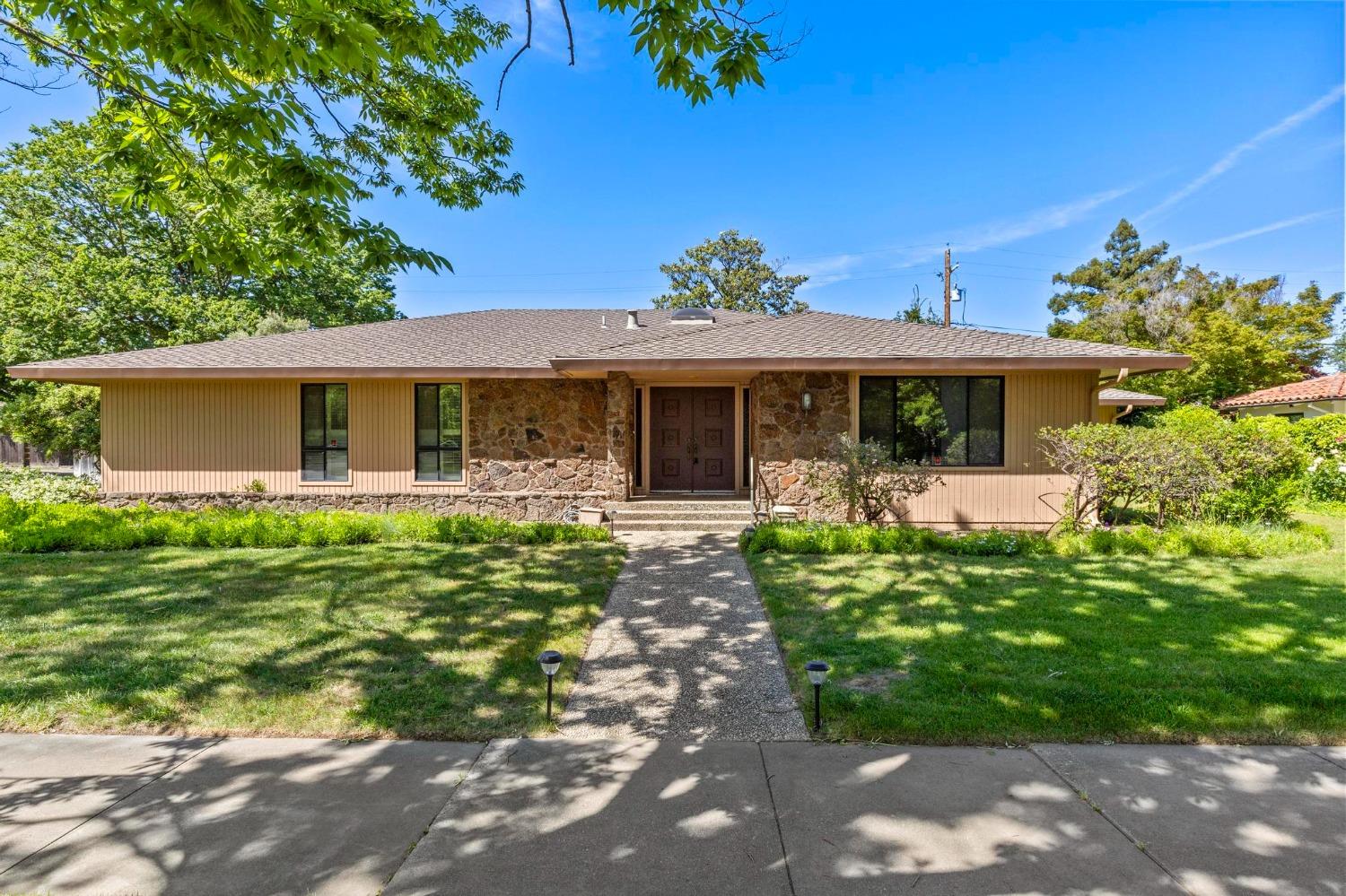 Detail Gallery Image 1 of 42 For 1056 Parkhill St, Colusa,  CA 95932 - 4 Beds | 2/1 Baths