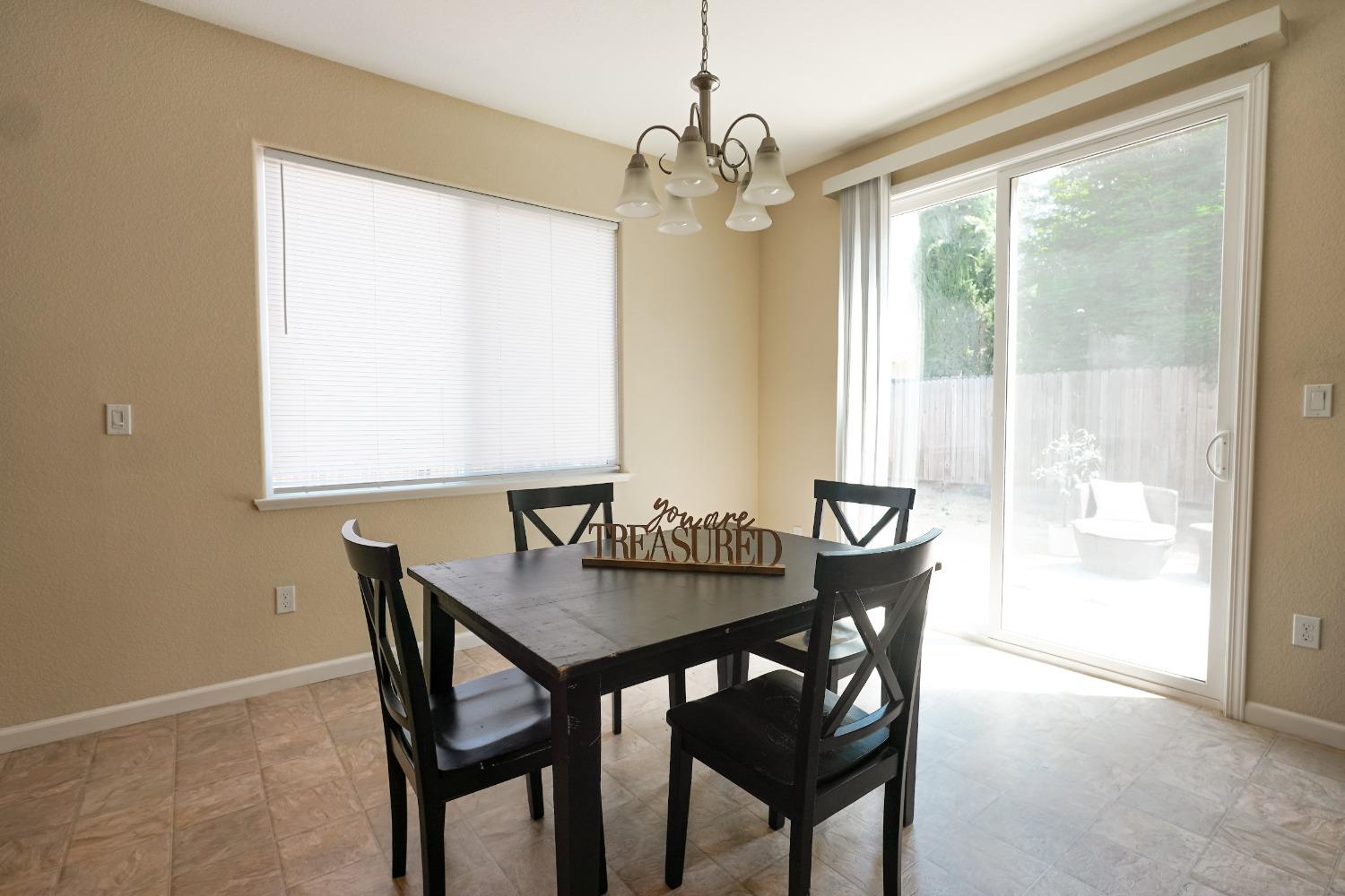Detail Gallery Image 6 of 21 For 2610 Stone Creek Dr, Atwater,  CA 95301 - 3 Beds | 2 Baths