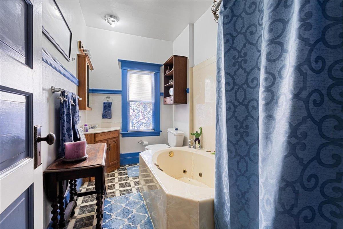 Detail Gallery Image 16 of 28 For 2504 N St, Sacramento,  CA 95816 - 3 Beds | 1 Baths