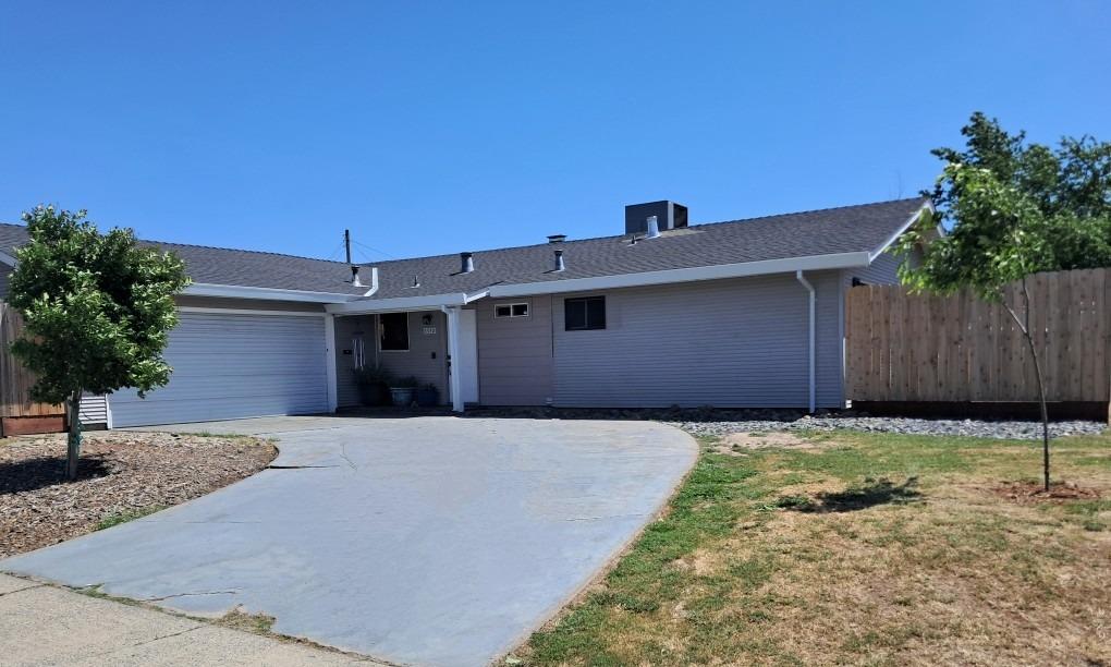 Detail Gallery Image 1 of 30 For 5530 Forestwood Dr, Sacramento,  CA 95842 - 3 Beds | 2 Baths