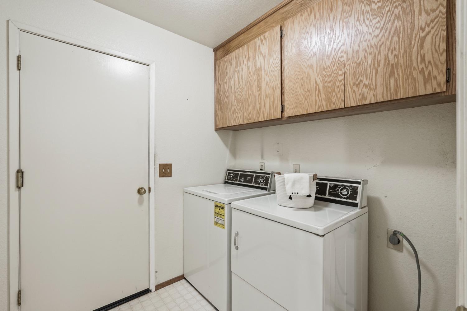 Detail Gallery Image 32 of 38 For 8329 Honeycomb Way, Sacramento,  CA 95828 - 3 Beds | 2 Baths