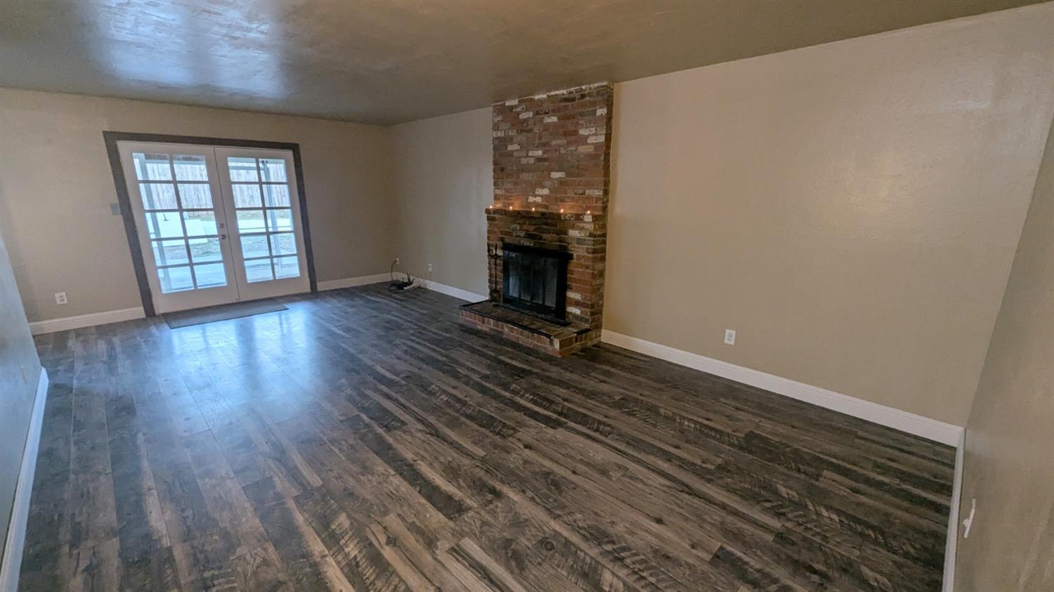 Detail Gallery Image 3 of 30 For 5530 Forestwood Dr, Sacramento,  CA 95842 - 3 Beds | 2 Baths