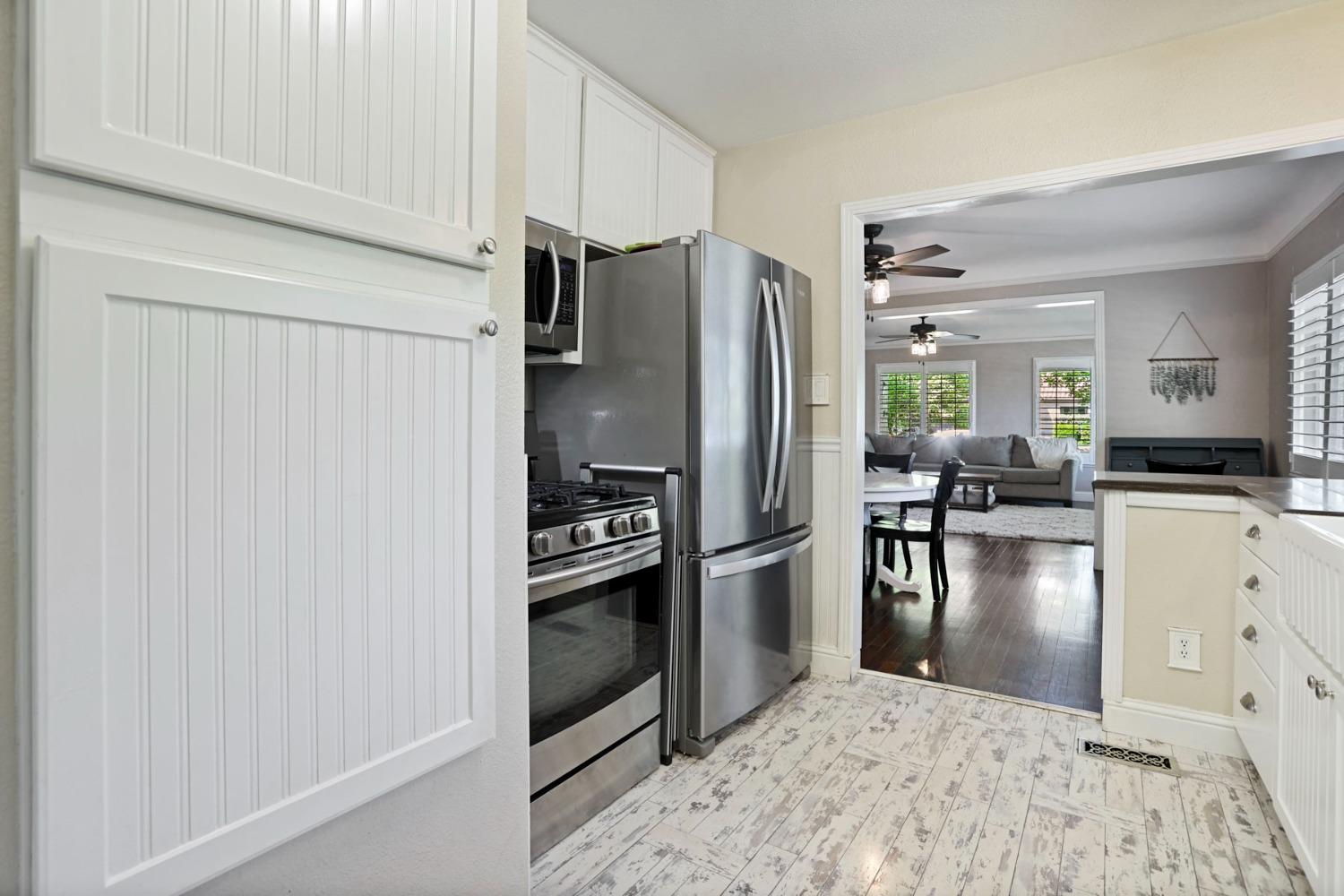 Detail Gallery Image 20 of 41 For 1120 W Oak St, Lodi,  CA 95240 - 3 Beds | 2 Baths