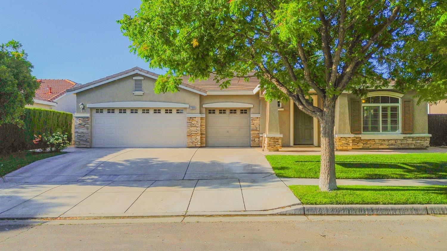 Detail Gallery Image 1 of 77 For 2080 Maximillian Ct, Los Banos,  CA 93635 - 4 Beds | 2/1 Baths