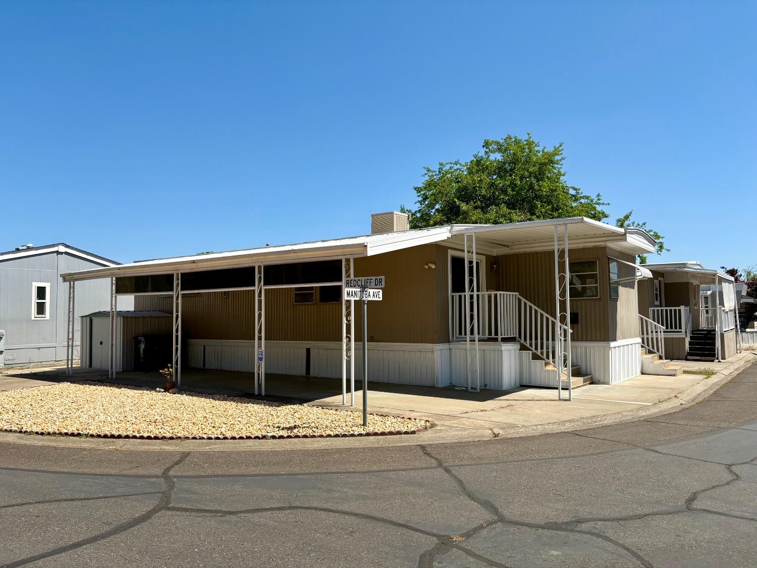 Detail Gallery Image 2 of 23 For 6230 Manitoba Ave, Sacramento,  CA 95841 - 2 Beds | 2 Baths