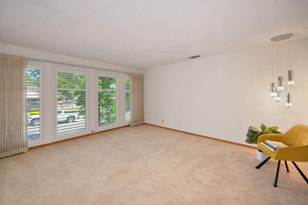 Detail Gallery Image 8 of 65 For 7600 Woodland Ln, Fair Oaks,  CA 95628 - 5 Beds | 3 Baths