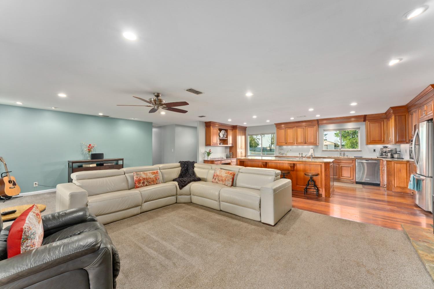 Detail Gallery Image 18 of 99 For 11750 Cresthill Dr, Elk Grove,  CA 95624 - 4 Beds | 2 Baths
