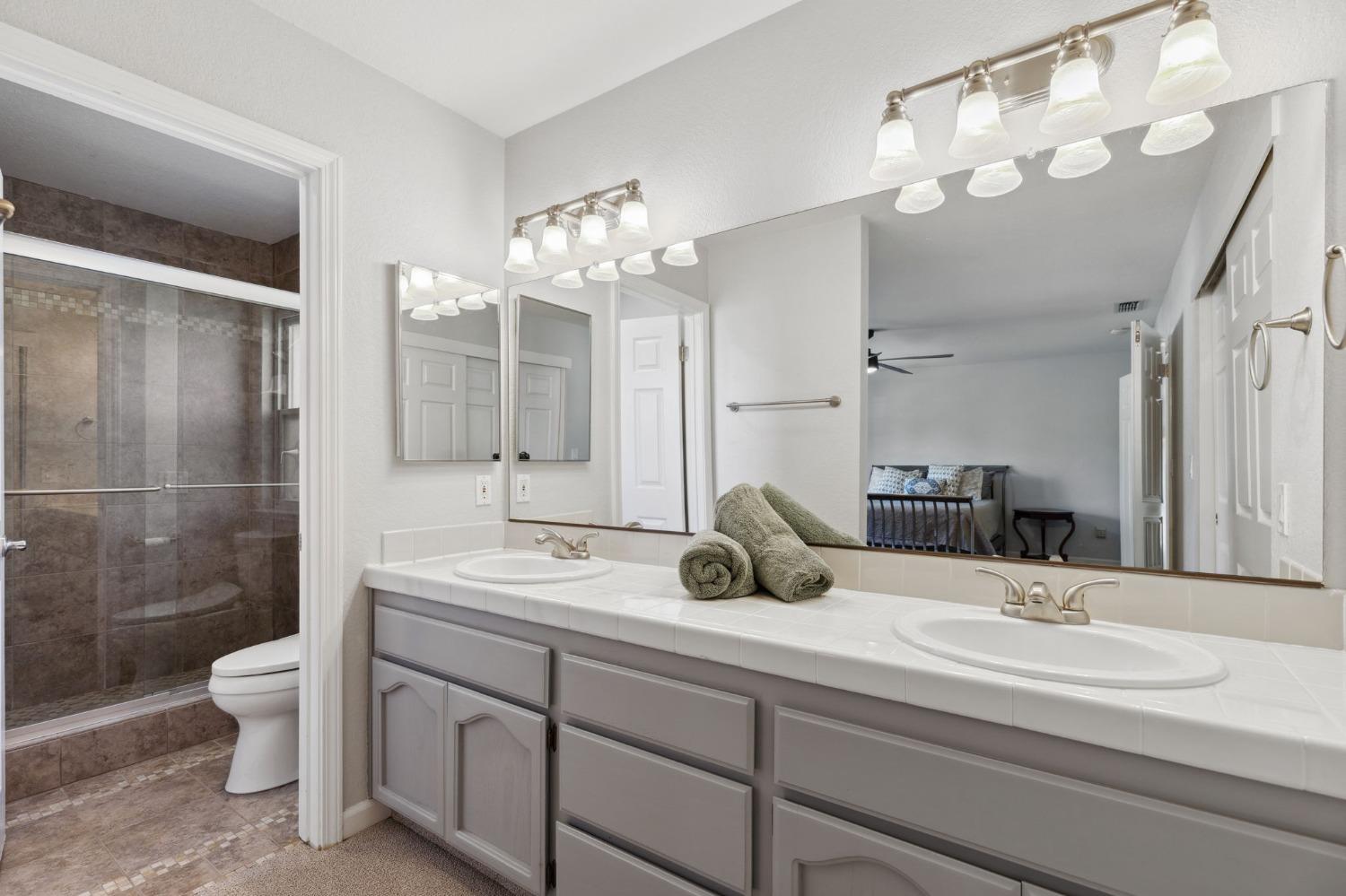 Detail Gallery Image 18 of 40 For 1535 E Colonial Pkwy #E,  Roseville,  CA 95661 - 4 Beds | 2/1 Baths