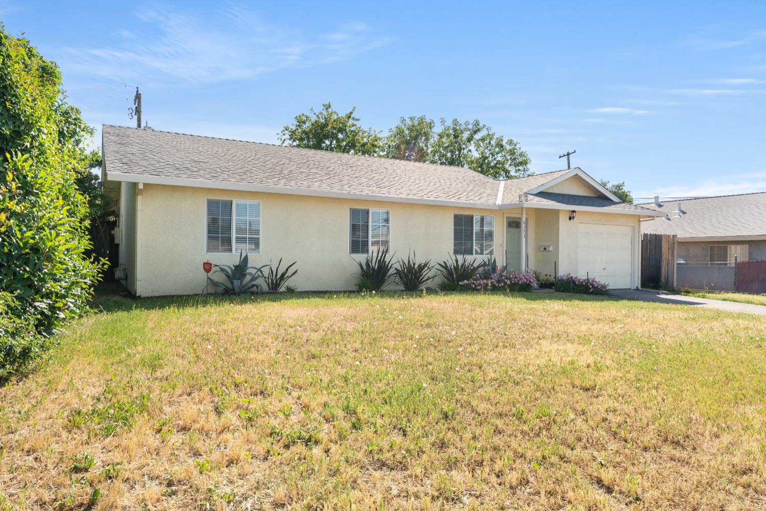 Detail Gallery Image 2 of 52 For 6353 La Cienega Dr, North Highlands,  CA 95660 - 3 Beds | 2 Baths
