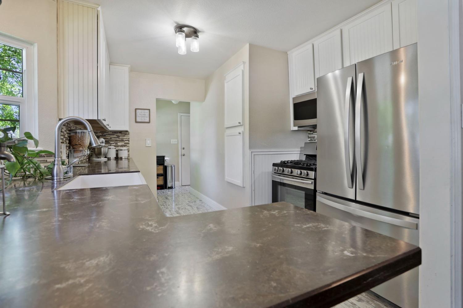 Detail Gallery Image 19 of 41 For 1120 W Oak St, Lodi,  CA 95240 - 3 Beds | 2 Baths