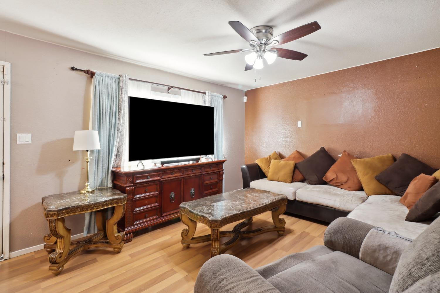 Detail Gallery Image 5 of 37 For 1724 Belt Way, Sacramento,  CA 95832 - 4 Beds | 2 Baths