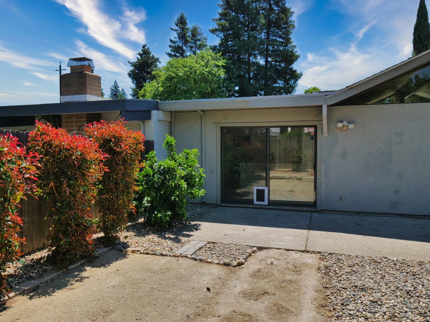 Detail Gallery Image 8 of 52 For 14 Blue Heron Ct, Sacramento,  CA 95833 - 2 Beds | 2 Baths