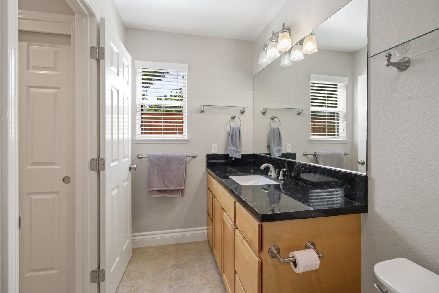 Detail Gallery Image 26 of 38 For 9527 Lake Park Ln, Elk Grove,  CA 95758 - 3 Beds | 2 Baths