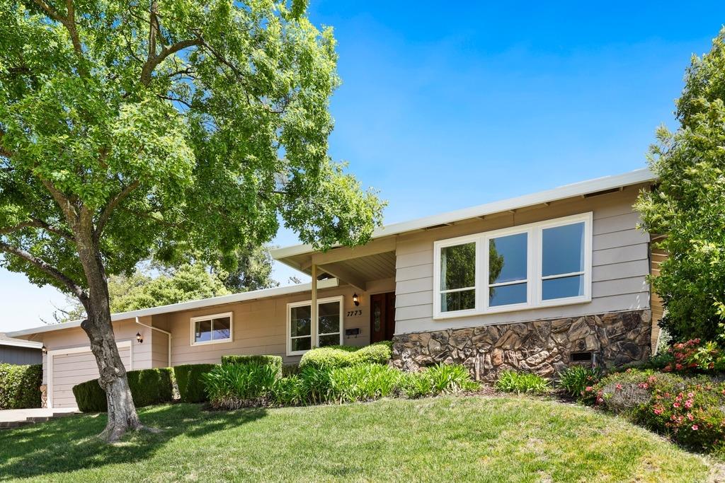 Detail Gallery Image 2 of 36 For 7773 Palmyra Dr, Fair Oaks,  CA 95628 - 4 Beds | 3 Baths