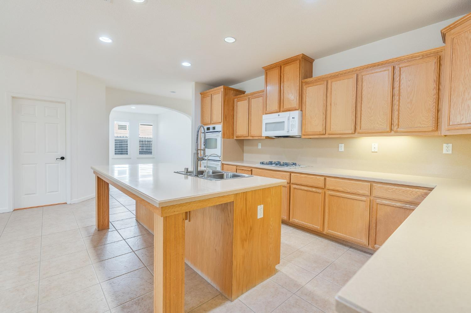 Detail Gallery Image 17 of 77 For 2080 Maximillian Ct, Los Banos,  CA 93635 - 4 Beds | 2/1 Baths