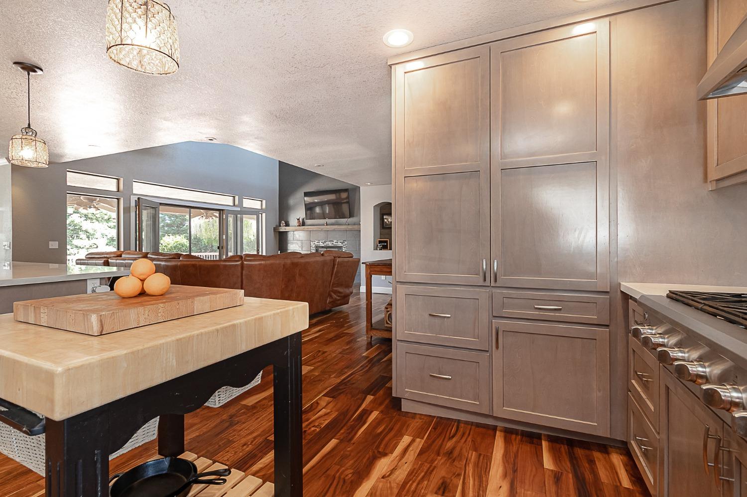 Detail Gallery Image 8 of 33 For 9925 Poppy Hills Dr, Oakdale,  CA 95361 - 4 Beds | 2 Baths