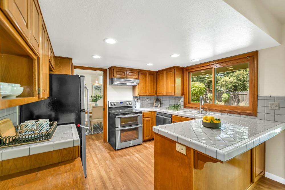 Detail Gallery Image 15 of 53 For 1231 Antelope Ave, Davis,  CA 95616 - 4 Beds | 2/1 Baths