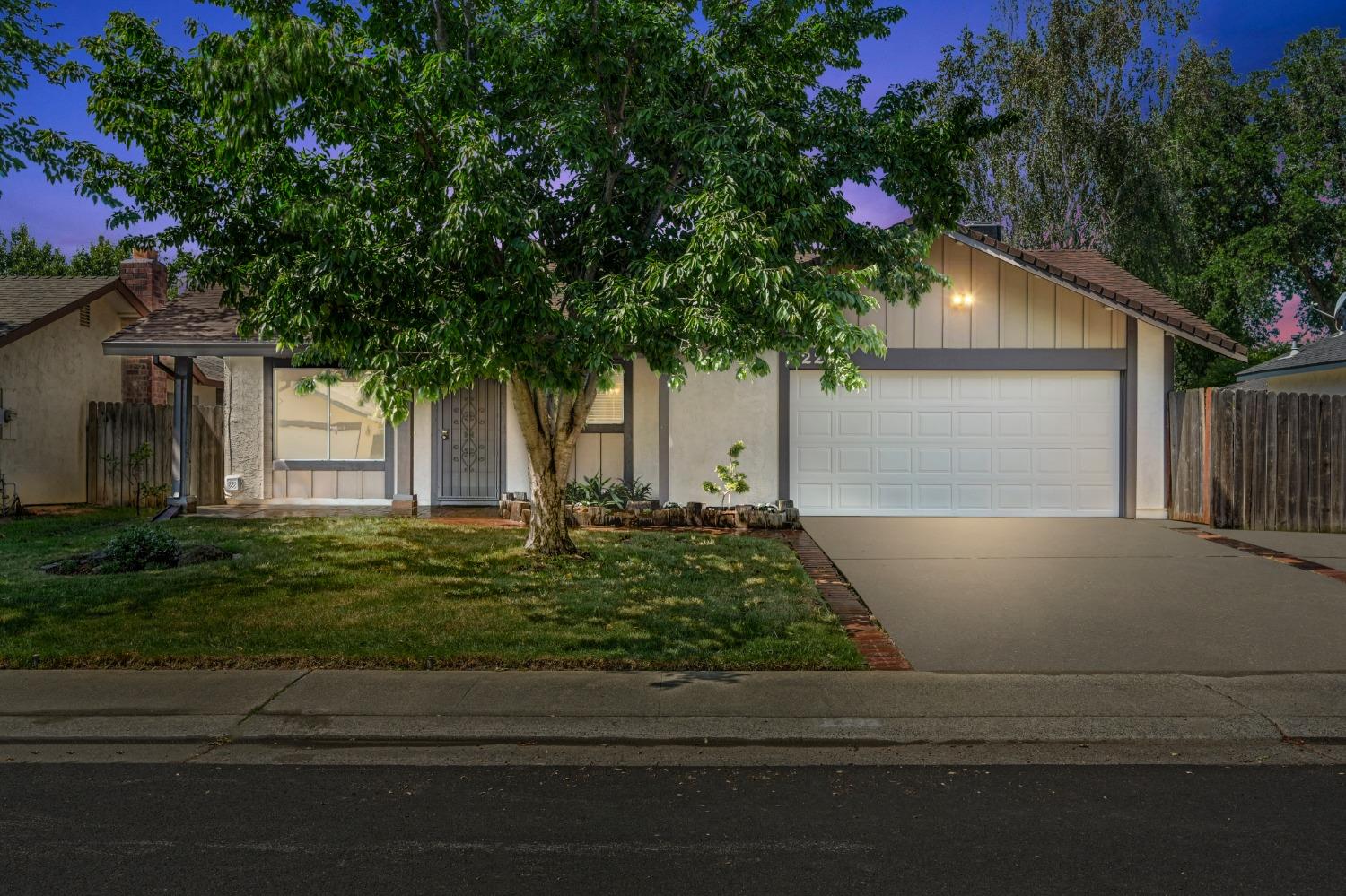 Detail Gallery Image 8 of 69 For 2259 River Trails Cir, Rancho Cordova,  CA 95670 - 3 Beds | 2 Baths