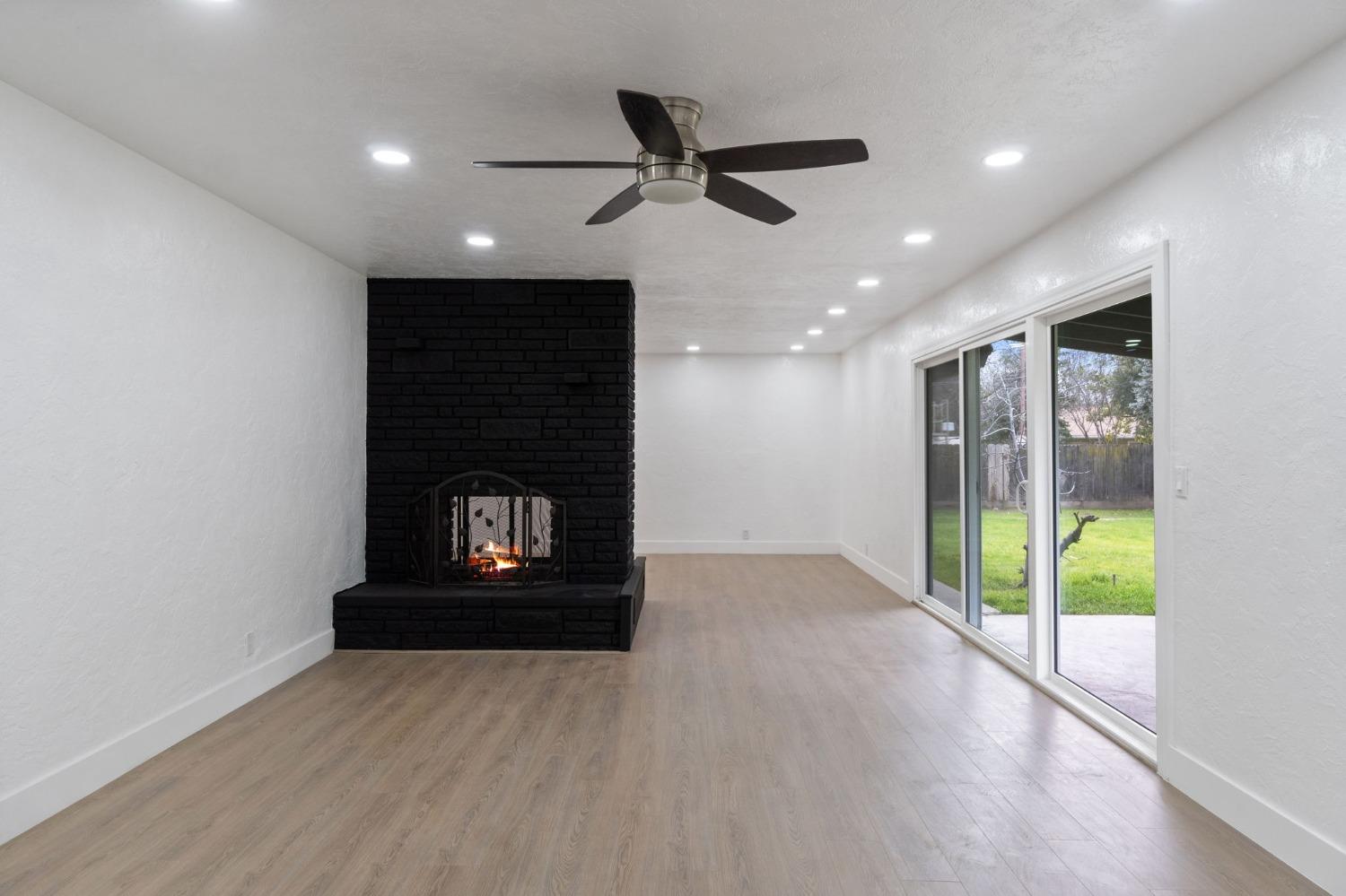 Detail Gallery Image 7 of 33 For 5231 N Del Mar Ave, Fresno,  CA 93704 - 3 Beds | 2 Baths