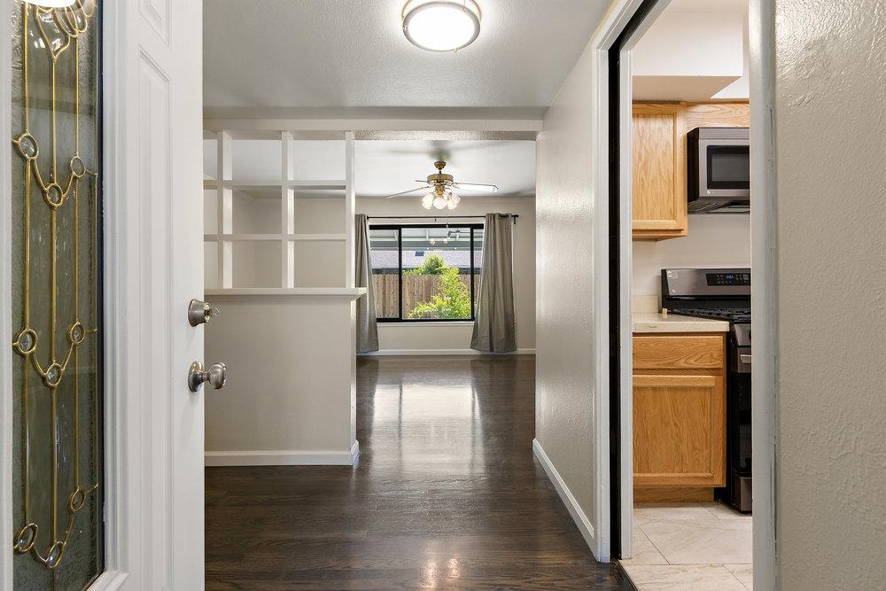 Detail Gallery Image 3 of 35 For 10334 Doyle Way, Rancho Cordova,  CA 95670 - 3 Beds | 2 Baths