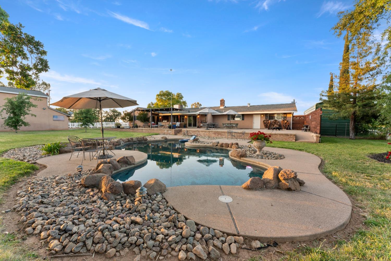 Detail Gallery Image 80 of 99 For 11750 Cresthill Dr, Elk Grove,  CA 95624 - 4 Beds | 2 Baths