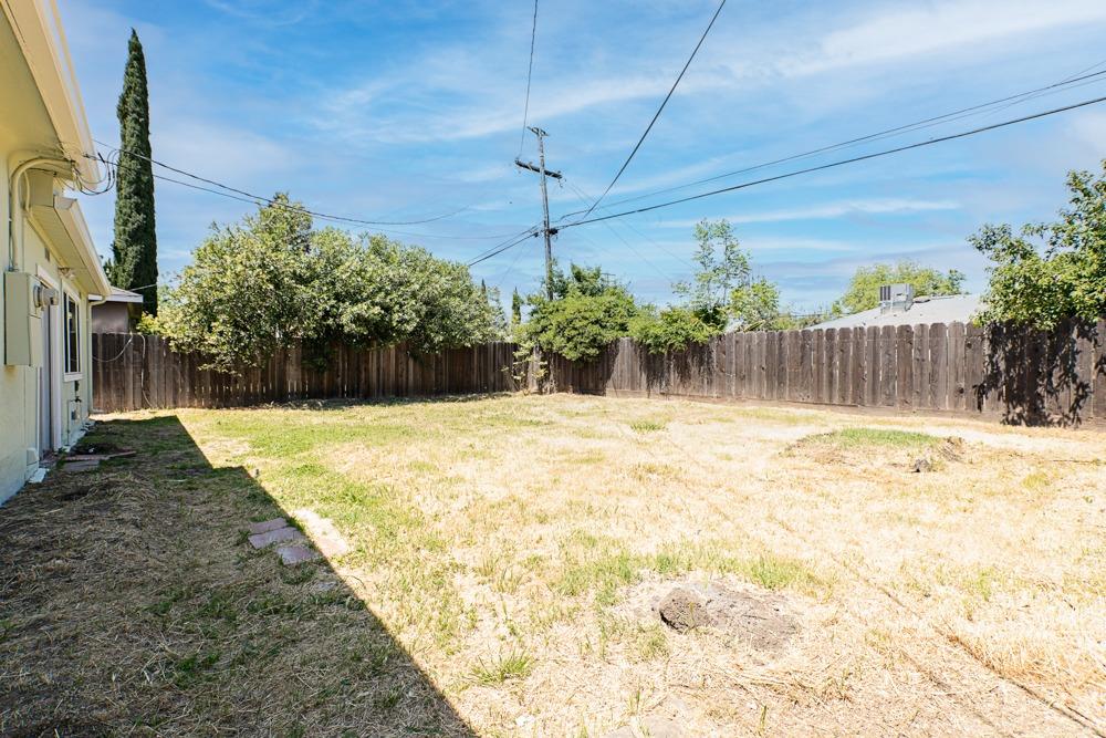 Detail Gallery Image 37 of 40 For 2011 W Sonoma Ave, Stockton,  CA 95204 - 3 Beds | 1 Baths