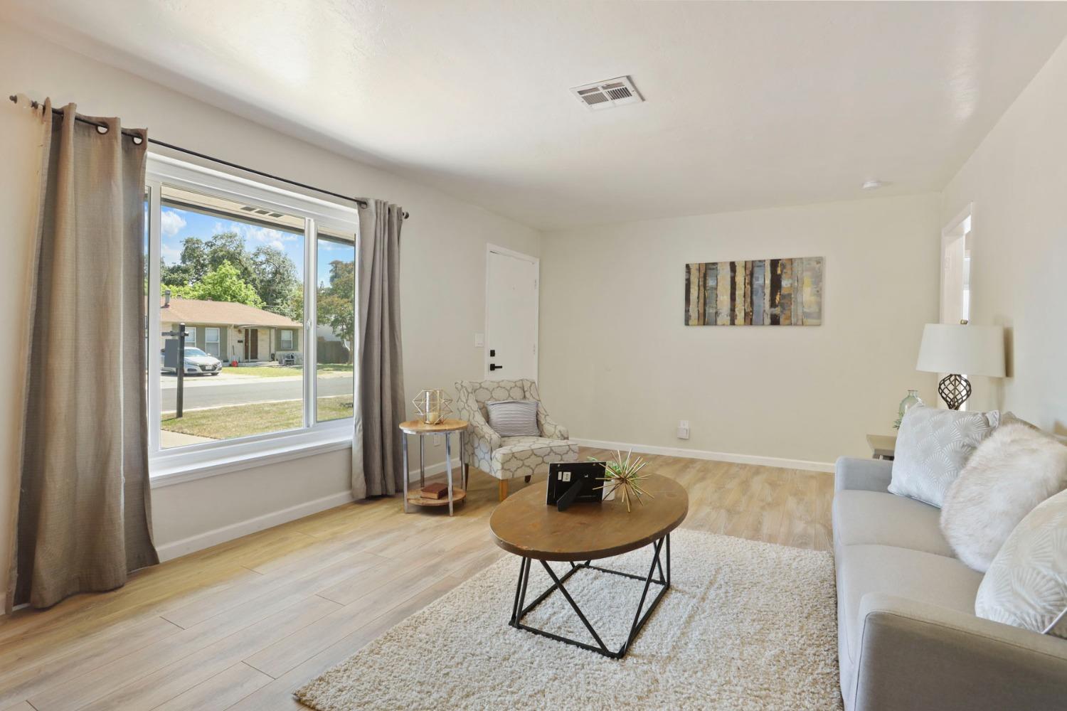 Detail Gallery Image 7 of 17 For 555 E Atlee St, Stockton,  CA 95204 - 2 Beds | 1 Baths