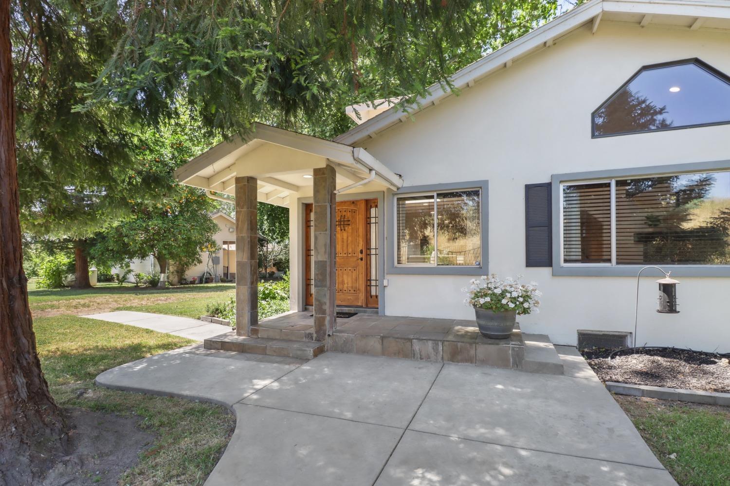 Detail Gallery Image 5 of 98 For 2590 S River Rd, West Sacramento,  CA 95691 - 3 Beds | 2/1 Baths
