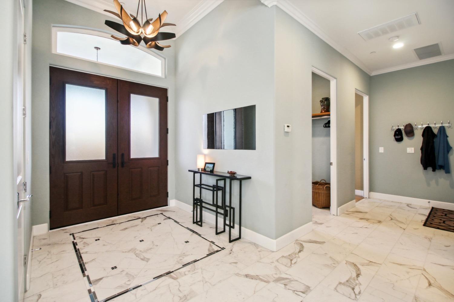 Detail Gallery Image 6 of 36 For 683 Russell Dr, Folsom,  CA 95630 - 3 Beds | 3 Baths