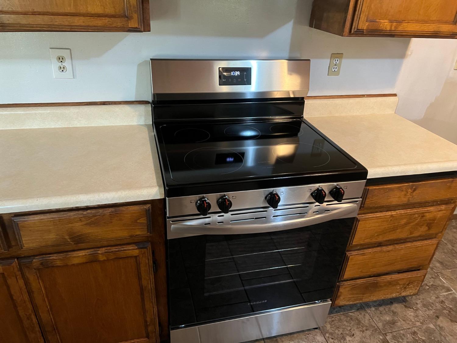 Detail Gallery Image 9 of 21 For 3437 Geer Rd, Modesto,  CA 95326 - 3 Beds | 2 Baths