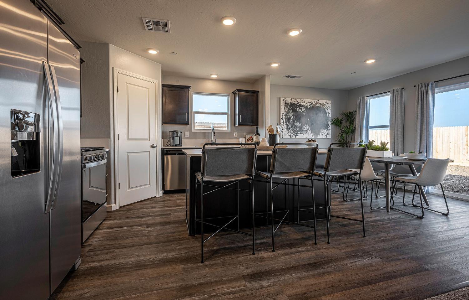 Detail Gallery Image 5 of 19 For 4063 Cinnabar Ct #114 L,  Merced,  CA 95348 - 4 Beds | 2 Baths