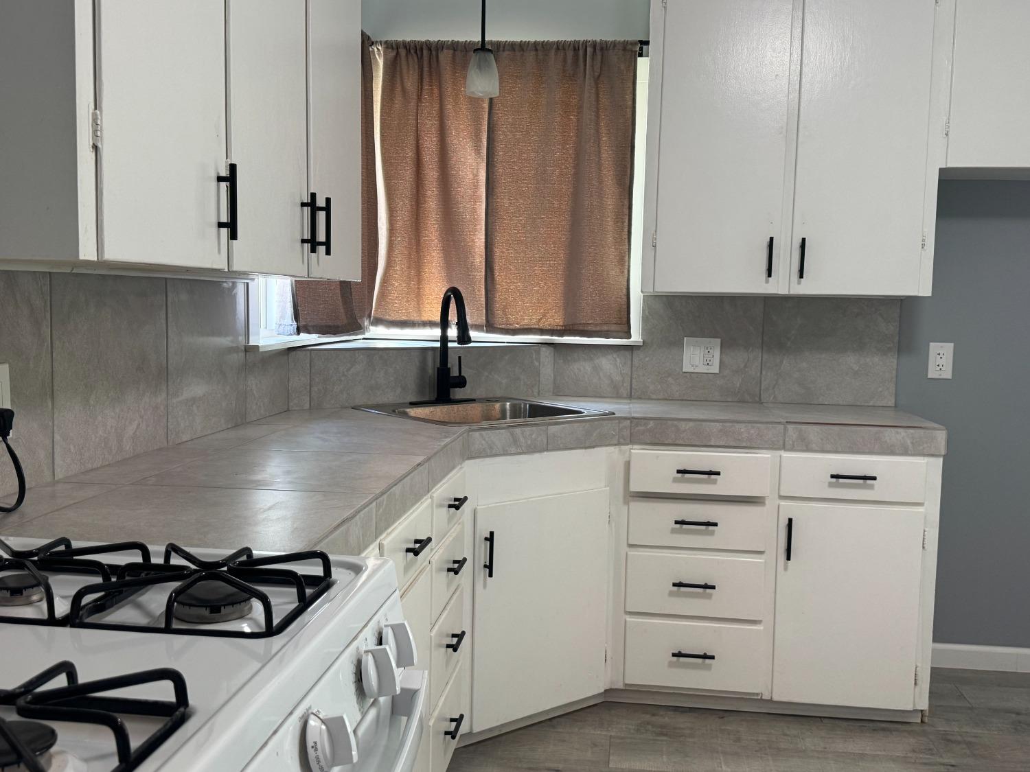 Detail Gallery Image 5 of 22 For 1243 4th St, Los Banos,  CA 93635 - 2 Beds | 1/1 Baths