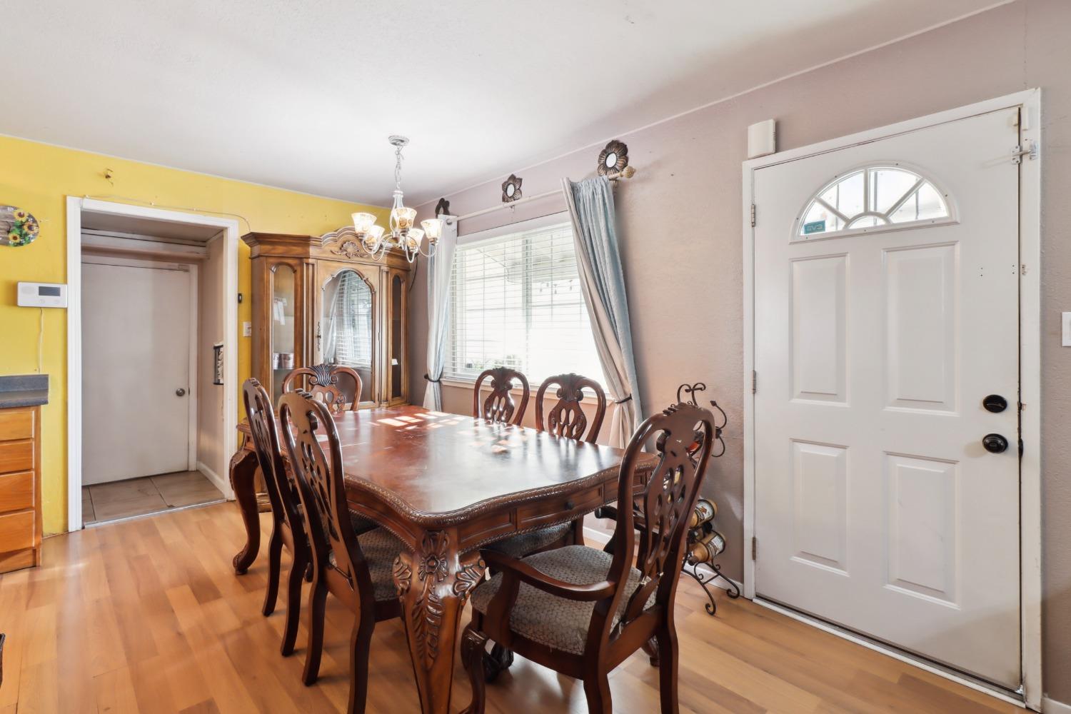 Detail Gallery Image 7 of 37 For 1724 Belt Way, Sacramento,  CA 95832 - 4 Beds | 2 Baths