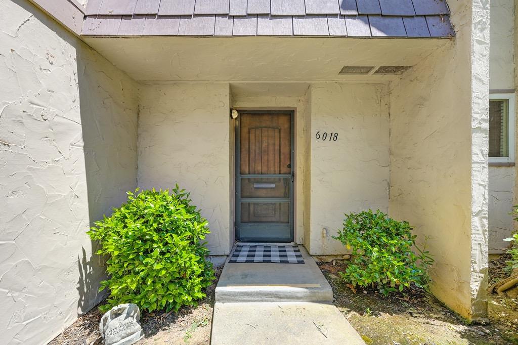 Detail Gallery Image 3 of 32 For 6018 via Casitas, Carmichael,  CA 95608 - 2 Beds | 1 Baths