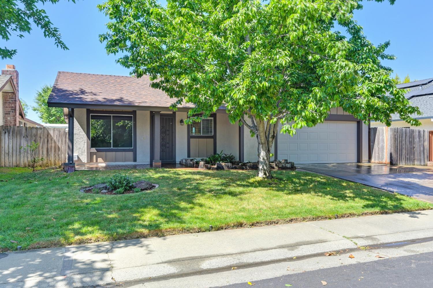 Detail Gallery Image 1 of 69 For 2259 River Trails Cir, Rancho Cordova,  CA 95670 - 3 Beds | 2 Baths