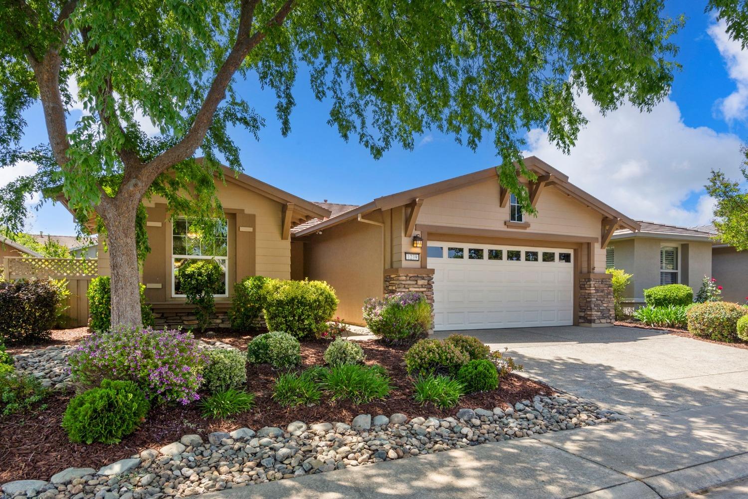 Detail Gallery Image 2 of 42 For 1239 Hawthorne Ln, Lincoln,  CA 95648 - 2 Beds | 2 Baths