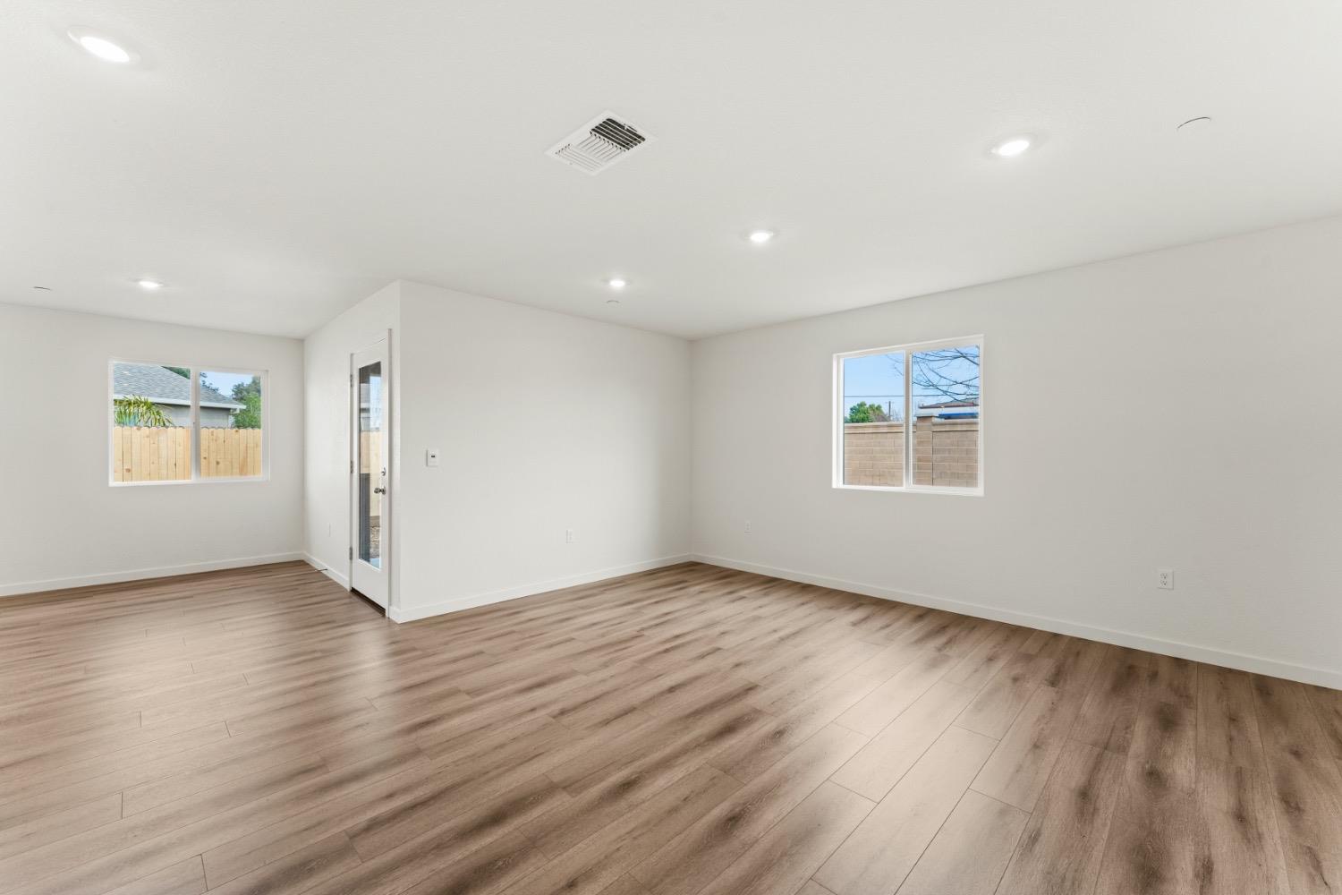 Detail Gallery Image 12 of 33 For 4189 Pittenger Dr, Olivehurst,  CA 95961 - 4 Beds | 2 Baths