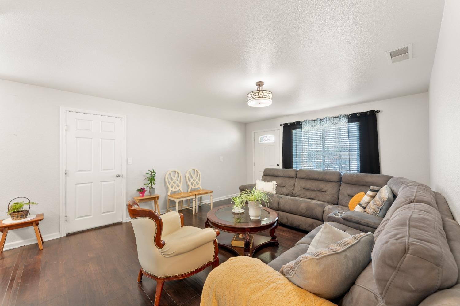 Detail Gallery Image 13 of 52 For 6353 La Cienega Dr, North Highlands,  CA 95660 - 3 Beds | 2 Baths