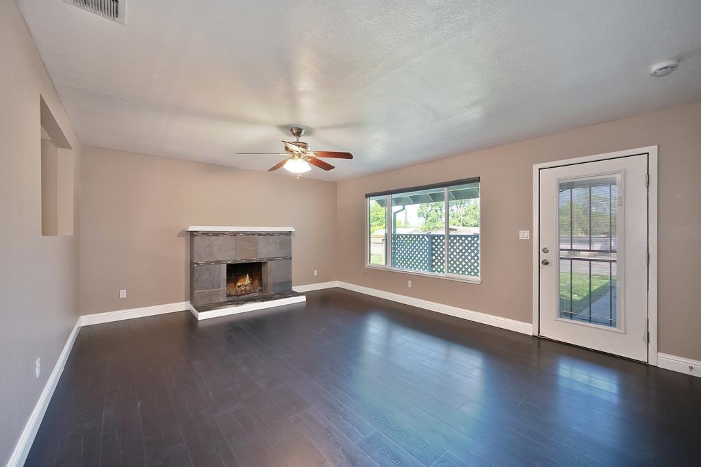 Detail Gallery Image 10 of 30 For 5801 Pecan Ave, Orangevale,  CA 95662 - 4 Beds | 2/1 Baths